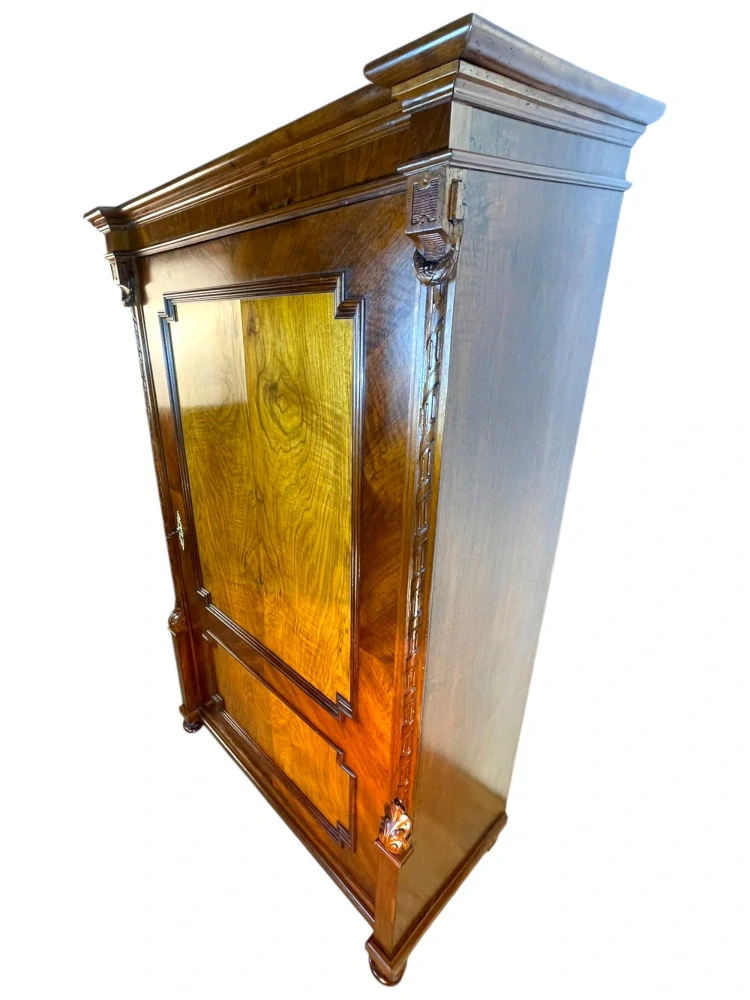 Starožitná šatní skříň - historismus