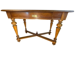 Starožitný dubový stůl – historismus